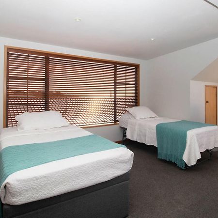 Beachfront Bliss On Wanaka Terrace Support Local Villa New Plymouth Esterno foto