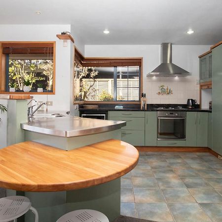 Beachfront Bliss On Wanaka Terrace Support Local Villa New Plymouth Esterno foto