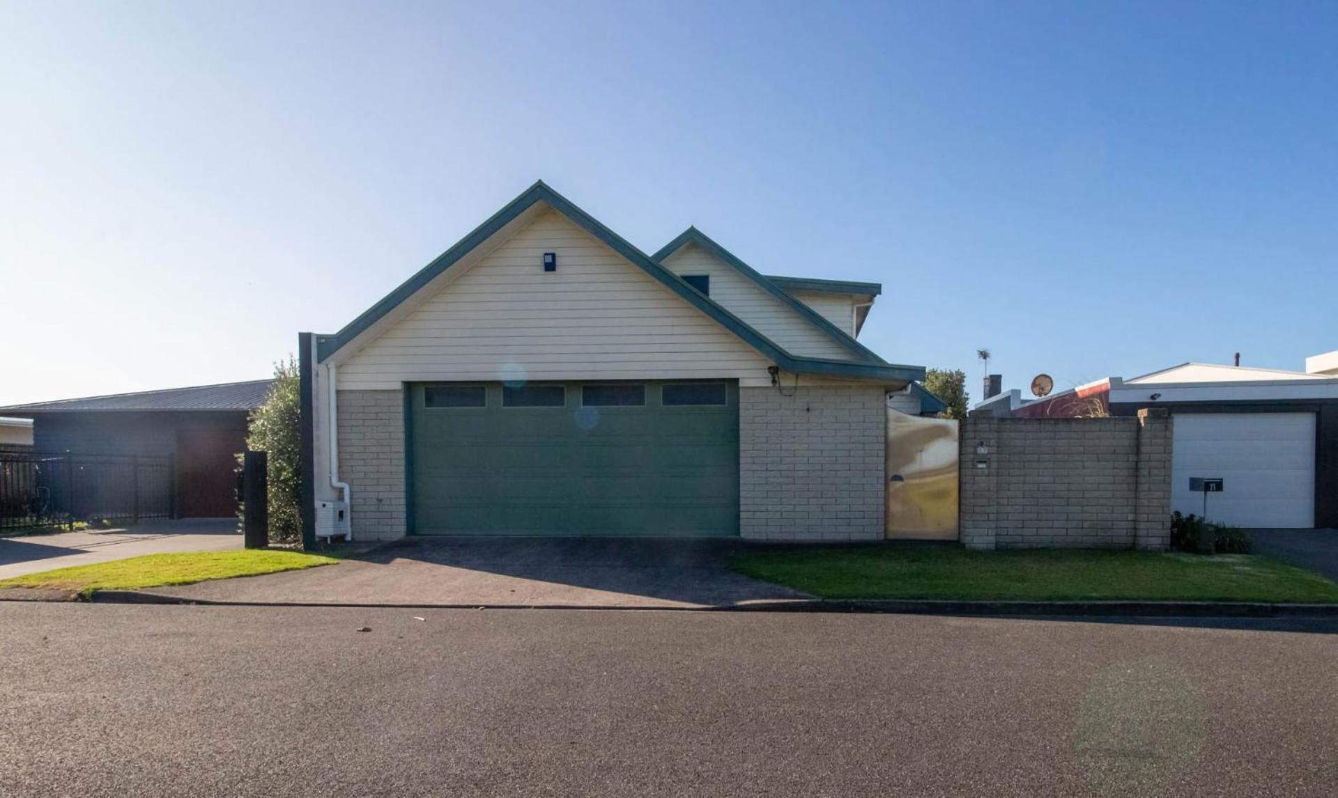 Beachfront Bliss On Wanaka Terrace Support Local Villa New Plymouth Esterno foto