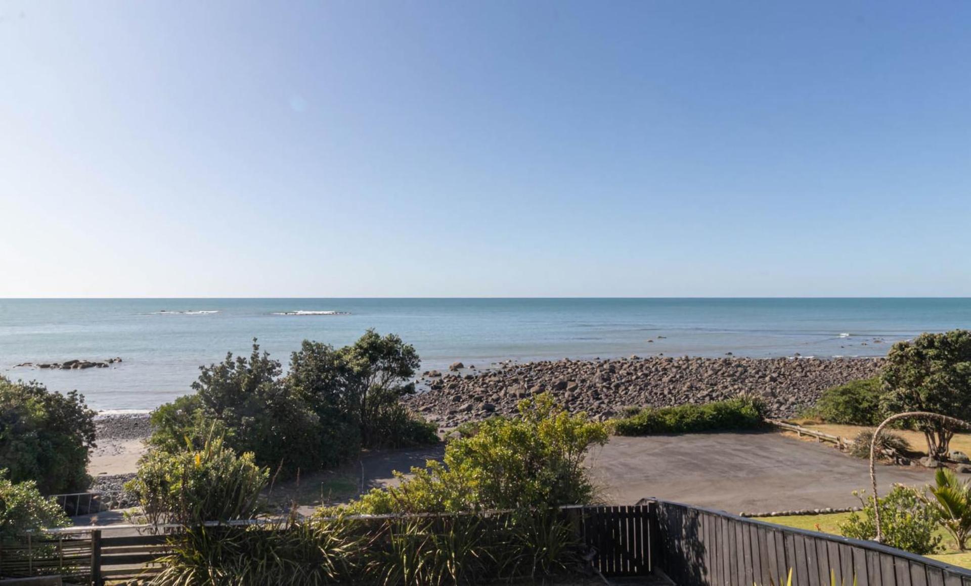 Beachfront Bliss On Wanaka Terrace Support Local Villa New Plymouth Esterno foto