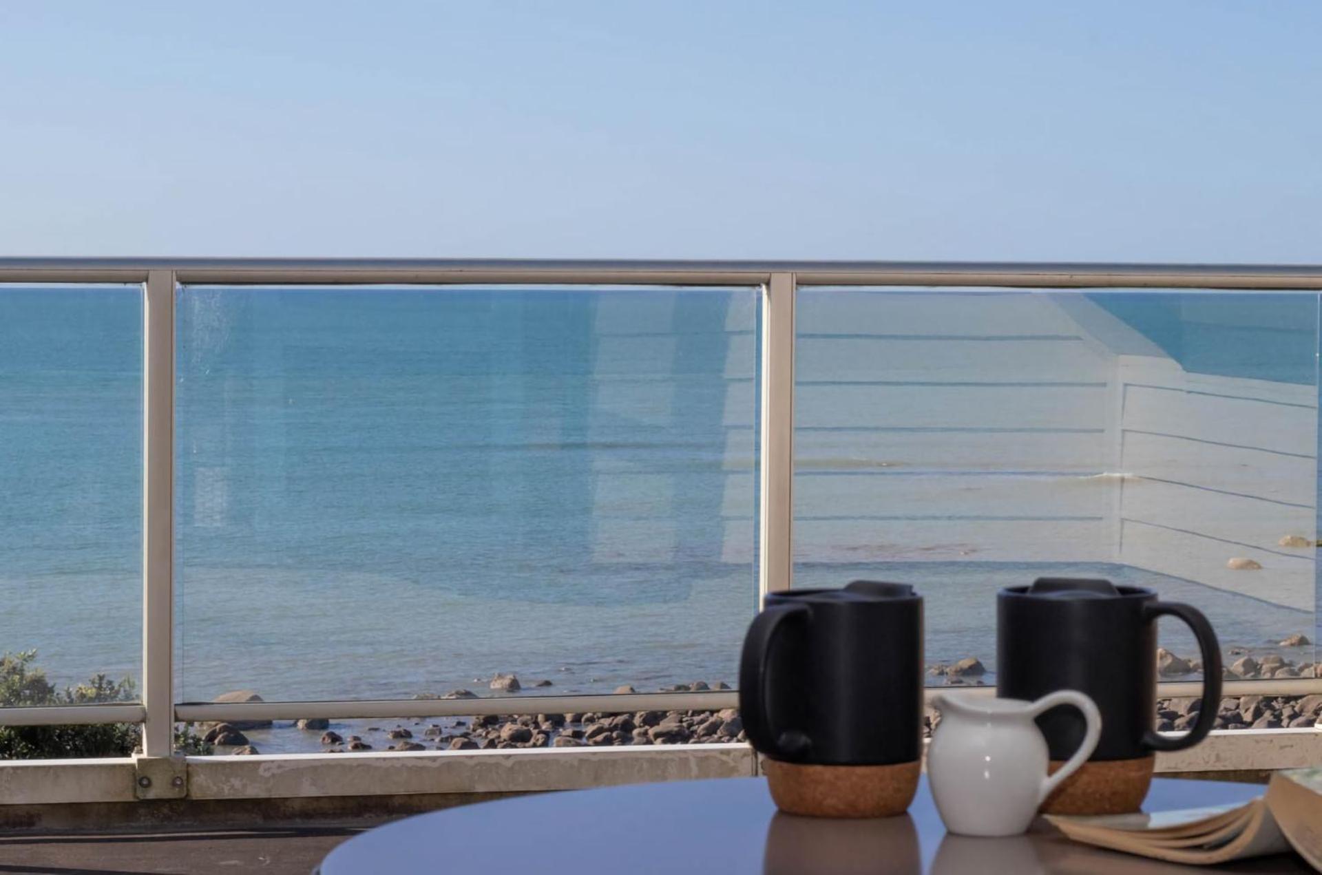 Beachfront Bliss On Wanaka Terrace Support Local Villa New Plymouth Esterno foto