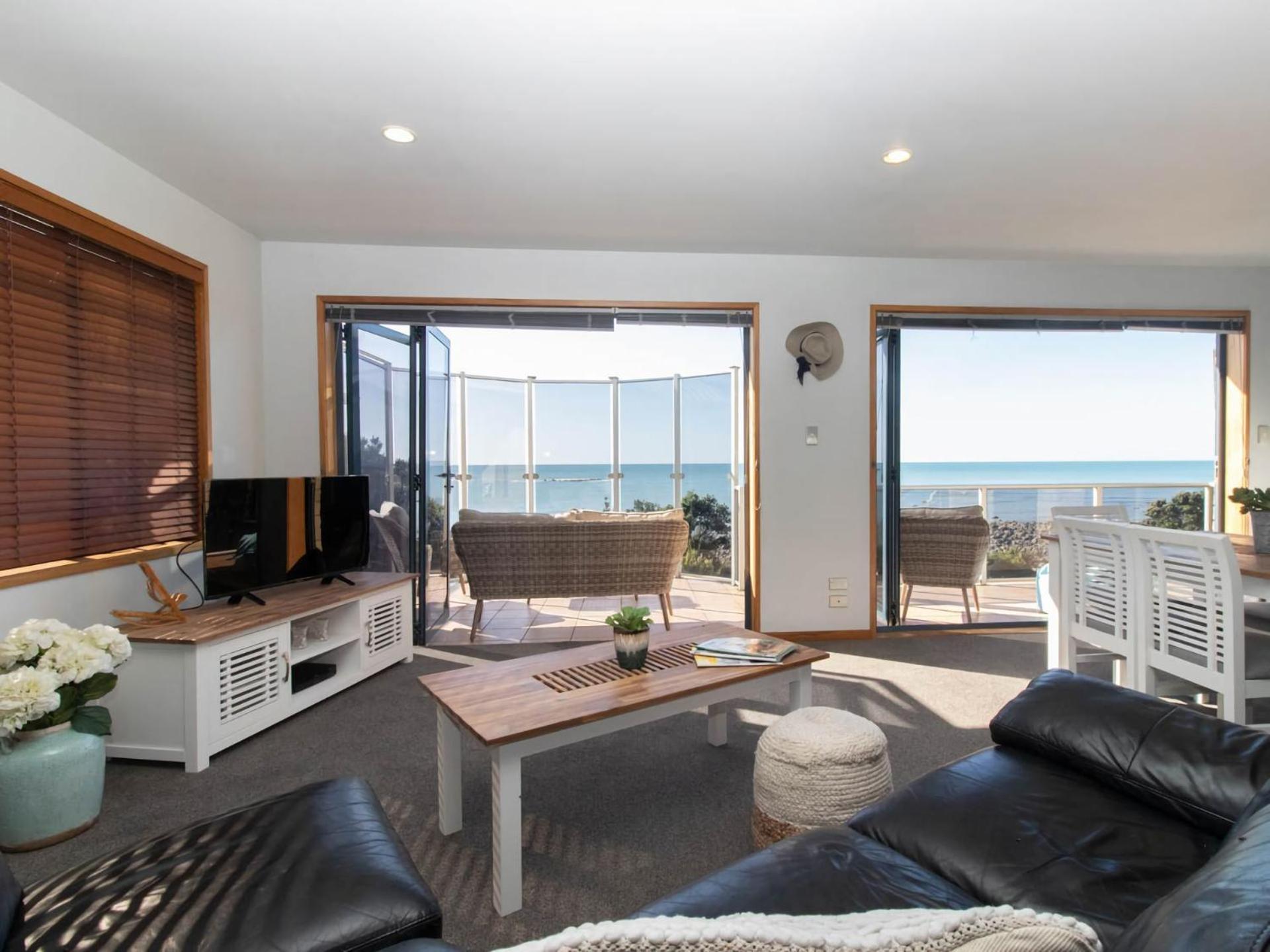 Beachfront Bliss On Wanaka Terrace Support Local Villa New Plymouth Esterno foto